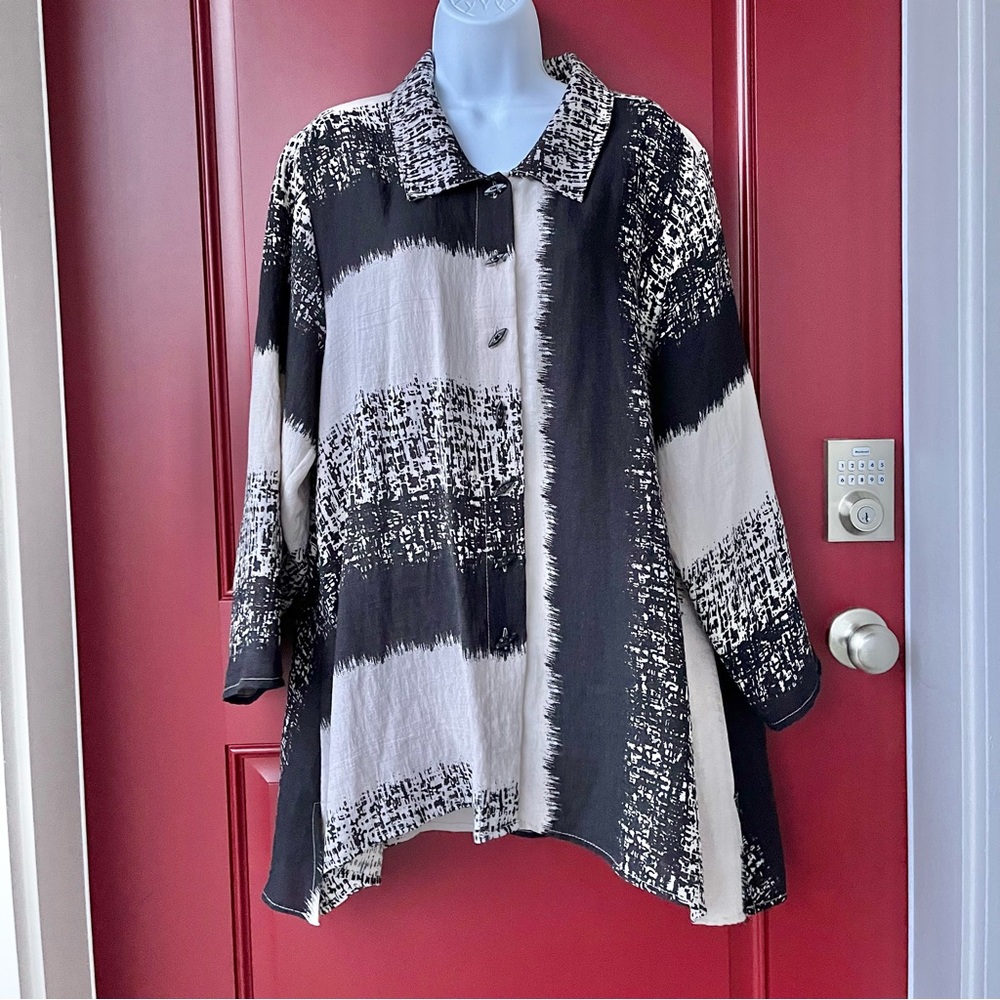 NWOT Habitat Tunic Top